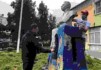 Коммунисты продолжают восстанавливать памятники советской эпохи