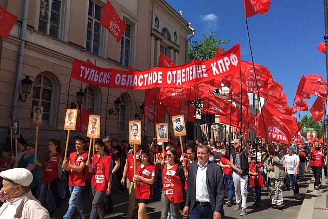 В День Победы тульские коммунисты приняли участие в праздничных мероприятиях КПРФ в столице