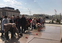 Цветы - вождю мировой революции