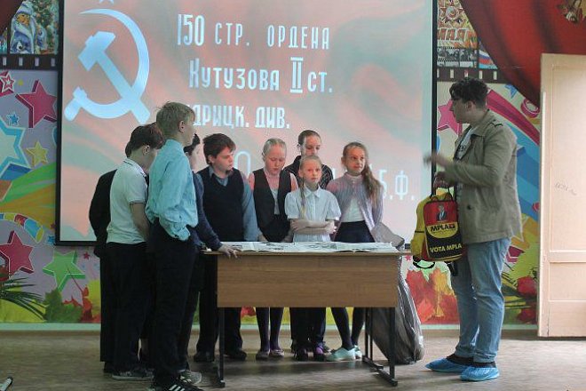 Акция «Знамя Победы» в тульских школах продолжается