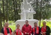 Тульские коммунисты отремонтировали памятник А.С. Пушкину Тульские коммунисты отремонтировали памятник А.С. Пушкину