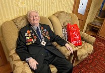 Тульские коммунисты поздравили ветерана партии, участника Парада на Красной площади 7 ноября 1941 года, почетного гражданина Тульской области А.И. Тимофеева Тульские коммунисты поздравили ветерана партии, участника Парада на Красной площади 7 ноября 1941 года, почетного гражданина Тульской области А.И. Тимофеева