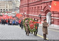 Коммунисты возложили цветы к Мавзолею В.И. Ленина