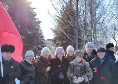 Ефремовские коммунисты приняли участие в торжественном митинге ко Дню защитника Отечества 