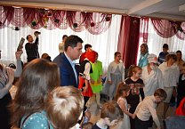 Тульские коммунисты поздравили детей и родителей в центре социального обслуживания населения