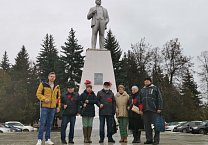 Массовые возложения цветов к памятникам Владимиру Ленину прошли в Туле и во всех районах области