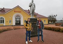 Массовые возложения цветов к памятникам Владимиру Ленину прошли в Туле и во всех районах области