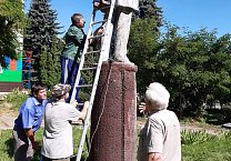 Ефремовские коммунисты отремонтировали памятник В.И.Ленину