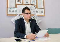 Председатель комитета областной Думы по местному самоуправлению, руководитель фракции КПРФ Алексей Лебедев провел прием граждан в «Моем семейном центре» Председатель комитета областной Думы по местному самоуправлению, руководитель фракции КПРФ Алексей Лебедев провел прием граждан в «Моем семейном центре»