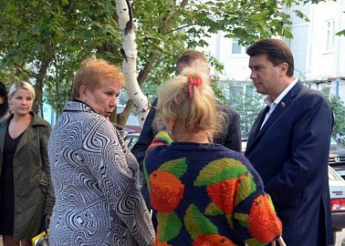 Лидер тульского обкома КПРФ Олег Лебедев встретился с жителями Тулы на праздниках двора.