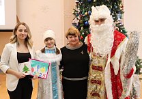 Депутаты-коммунисты приняли участие в новогоднем празднике в детской областной больнице Депутаты-коммунисты приняли участие в новогоднем празднике в детской областной больнице