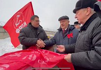 КПРФ отправила на Донбасс 121-й гуманитарный конвой КПРФ отправила на Донбасс 121-й гуманитарный конвой