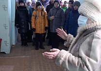 Ефремовские коммунисты поздравили кадетов с Днем защитника Отечества Ефремовские коммунисты поздравили кадетов с Днем защитника Отечества