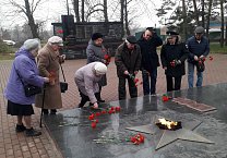 Массовые возложения цветов к памятникам Владимиру Ленину прошли в Туле и во всех районах области
