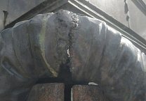 Памятник Ленину в центре Ясногорска разрушается на глазах