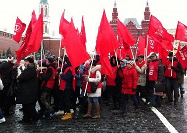 Тульские молодые коммунисты отметили 137-ю годовщину со Дня рождения И.В. Сталина возложением цветов на Красной площади.