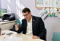 Председатель комитета областной Думы по местному самоуправлению, руководитель фракции КПРФ Алексей Лебедев провел прием граждан в «Моем семейном центре» Председатель комитета областной Думы по местному самоуправлению, руководитель фракции КПРФ Алексей Лебедев провел прием граждан в «Моем семейном центре»