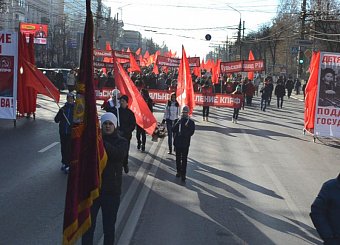 Тульский обком КПРФ провел в Туле полуторатысячную демонстрацию. Тульский обком КПРФ провел в Туле полуторатысячную демонстрацию.