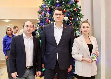 Тульские депутаты – коммунисты посетили детскую областную больницу
