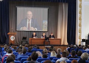 Г.А. Зюганов выступил на межрегиональном круглом столе, посвящённом укреплению продовольственной безопасности страны, агроэкологии и проблемам пчеловодства Сибири