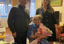 Депутат Тульской городской Думы, заместитель руководителя фракции КПРФ Елена Чекан поздравила ветеранов и вручила им юбилейные медали «80 лет Победы в Великой Отечественной войне 1941-1945 гг.» Депутат Тульской городской Думы, заместитель руководителя фракции КПРФ Елена Чекан поздравила ветеранов и вручила им юбилейные медали «80 лет Победы в Великой Отечественной войне 1941-1945 гг.»