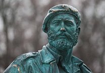 В Москве открыли памятник Фиделю Кастро В Москве открыли памятник Фиделю Кастро