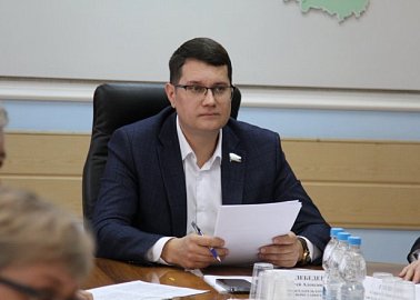 Председатель комитета по местному самоуправлению Тульской областной Думы Алексей Лебедев провел очередное заседание комитета