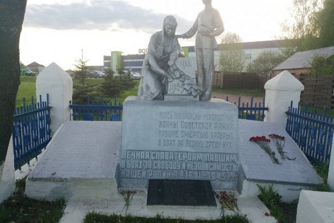 Плиты на братской могиле в деревне Нижнее Елькино были отреставрированы после ролика "Тульской Правды" О тульских "памятниках Коневу"
