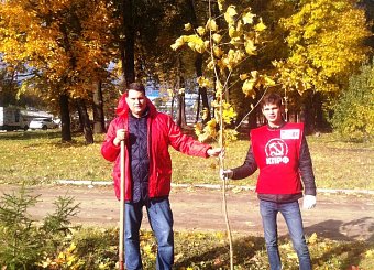 Тульский обком продолжает акцию «100 деревьев в честь столетия Великого Октября!».