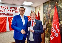 В Тульской области депутаты-коммунисты и секретари в преддверии 80-летия Великой Победы поздравляют ветеранов В Тульской области депутаты-коммунисты и секретари в преддверии 80-летия Великой Победы поздравляют ветеранов