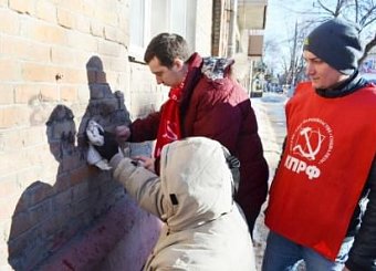 Тульские коммунисты провели рейд по борьбе с наркотиками.