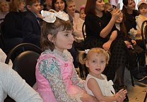 Тульские коммунисты поздравили детей и родителей в центре социального обслуживания населения