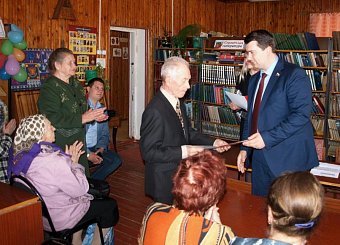 Член ЦК КПРФ, секретарь обкома партии, депутат-коммунист Олег Лебедев встретился с партийным активом города Одоева Тульской области. Член ЦК КПРФ, секретарь обкома партии, депутат-коммунист Олег Лебедев встретился с партийным активом города Одоева Тульской области.