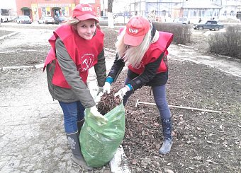 В городе Алексине коммунисты привели в порядок сквер и памятник В.И. Ленину. В городе Алексине коммунисты привели в порядок сквер и памятник В.И. Ленину.