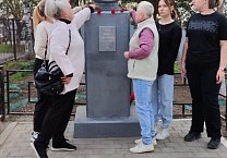 Ефремовские коммунисты возложили цветы к памятнику Юрия Гагарина в День космонавтики Ефремовские коммунисты возложили цветы к памятнику Юрия Гагарина в День космонавтики