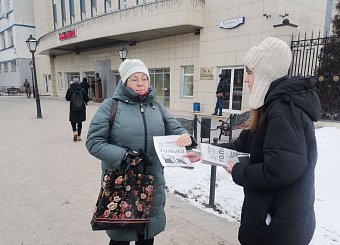 Тульские коммунисты раздали рабочим оборонных предприятий газету с выступлением лидера КПРФ Г.А. Зюганова Тульские коммунисты раздали рабочим оборонных предприятий газету с выступлением лидера КПРФ Г.А. Зюганова