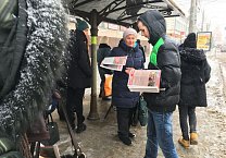 Молодые коммунисты продолжают распространять газеты и листовки о Павле Грудинине!