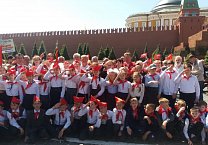Школьников из Тулы, Узловой, Богородицка, Бегичево приняли в пионеры на Красной площади в Москве