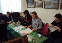 Комсомольцы помогают детям