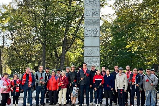 Тульские коммунисты почтили память защитников Советской власти