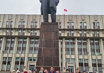 Массовые возложения цветов к памятникам Владимиру Ленину прошли в Туле и во всех районах области
