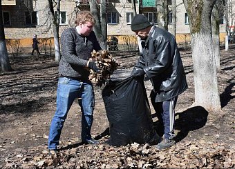 Субботник в Сквере Космонавтов