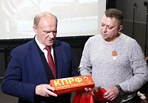 Г.А. Зюганов: "За нашу Победу!". Лидер КПРФ наградил пчеловодов – участников СВО Г.А. Зюганов: "За нашу Победу!". Лидер КПРФ наградил пчеловодов – участников СВО