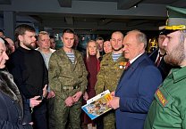 Г.А. Зюганов: "За нашу Победу!". Лидер КПРФ наградил пчеловодов – участников СВО Г.А. Зюганов: "За нашу Победу!". Лидер КПРФ наградил пчеловодов – участников СВО