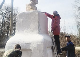 Тульские коммунисты проводят ленинские субботники по всему региону Тульские коммунисты проводят ленинские субботники по всему региону