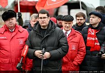 Тульские коммунисты приняли участие в отправке 149-го новогоднего гуманитарного конвоя КПРФ