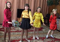 Олег Лебедев привез подарки в Дом ребенка