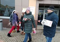 Молодые коммунисты продолжают распространять газеты и листовки о Павле Грудинине!