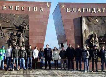 Тульский обком КПРФ провел в Туле автопробег, посвященный 74-й годовщине обороны города-героя.