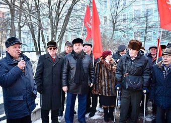 Тульский обком провёл массовый митинг в честь 100-летия Красной Армии Тульский обком провёл массовый митинг в честь 100-летия Красной Армии